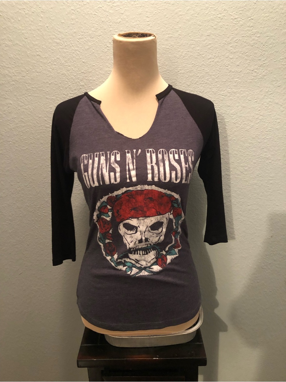 Band Tee Guns N' Roses Graphic Raglan Tee Skull Rose Notch Neck 80’s 90’s M